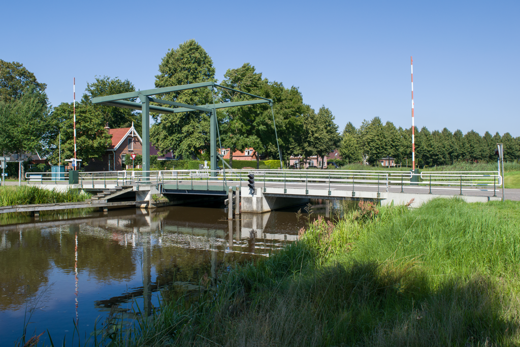 De veendijksbrug in Veelerveen
