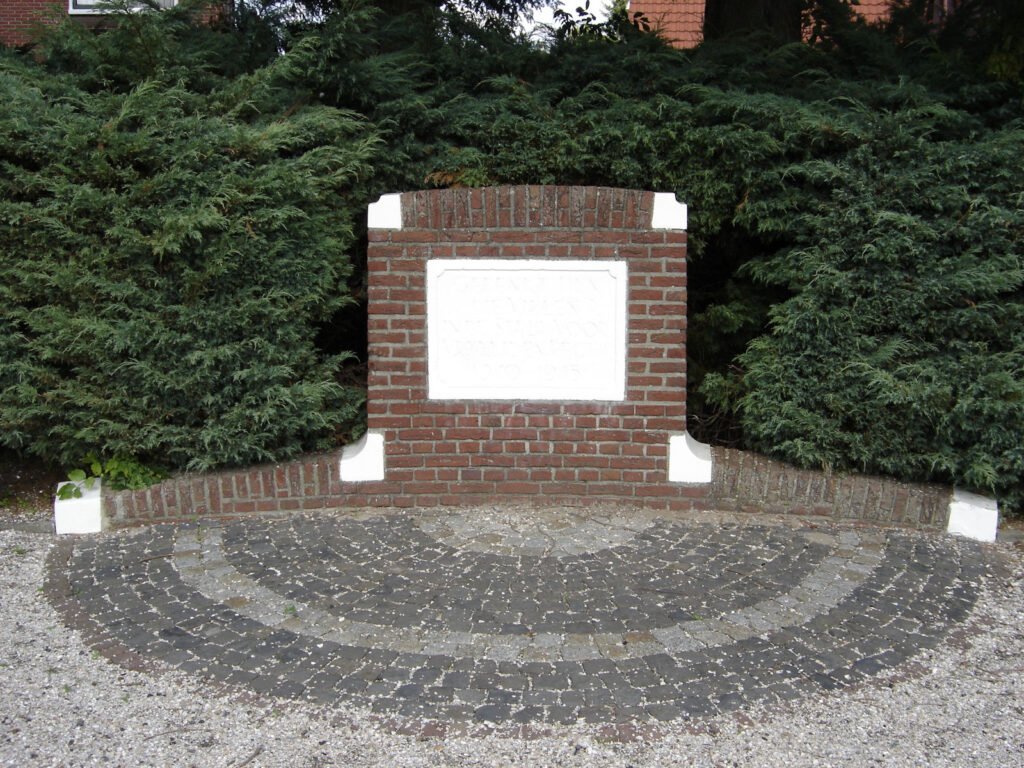 oorlogs monument (2010)