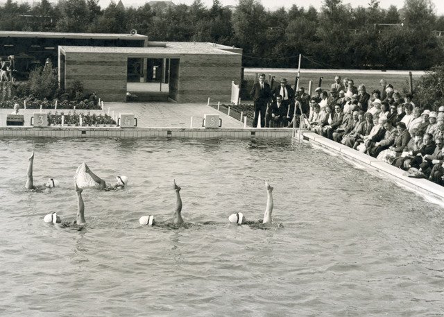 hendrik-oosterhuis-zwembad-1963-opening