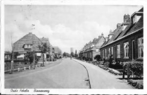 Binnenweg in de verte de watertoren