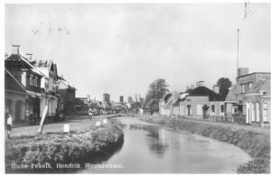 H.W. straat jaren 50-60 links Gerringa in de verte molen Onrust