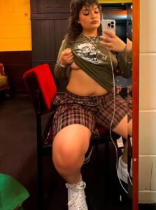 lola_young03