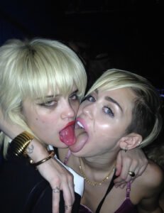 sky_ferreira-en-miley_cyrus