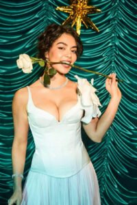 aulii-cravalho01