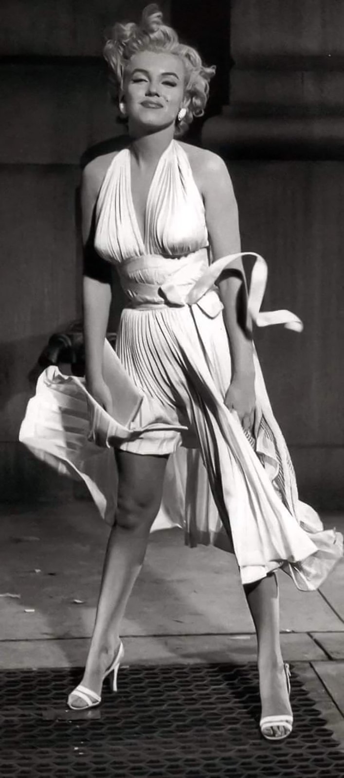 Marilyn Monroe stands on the gate in The Seven Years Itch1955