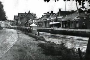 Tegenover de Veendijk.