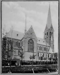 RK.kerk ±1900 vanaf de Roomsewijk.