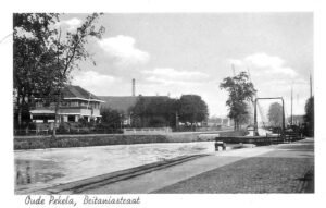 Britanniastraat links de Pekelborgh jaren 30-40