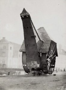 the walking wheel crane