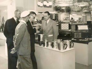 OPA tentoonstelling 400 jaar Oude Pekela. Dit is de stand van radio Klasen