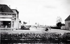 Raadhuislaan 1955 links winkel Schoonhoven
