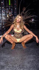 stella_maxwell03