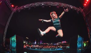laura_van_dam01